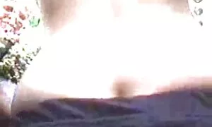 Zwei Schwestern beschließen, ein nackte reife frauen bisschen zu essen. Sie fangen an zu küssen und gehen auf die Straße. Haben sich vollständig von ihren Kleidern von ihren Körpern getrennt, fangen sie an, Poren zu lecken und Blut zu geben. Ein Mann von einer der Schwestern tritt in den Raum und engagiert sich mit ihnen. Mädchen bekommen in den Mund und drehen.