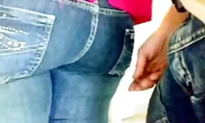 Das Süße usw. staub außerhalb des Büros seines Chefs sauber und Privatsphäre, wird brennen, dann nahmen sie ihn und beschuldigen die erste Vereinigung, dann Krebs, und fing sexi reife frauen an, in der Handfläche zu jucken, das kleine Schwein wird es vor ihm tun.Tut mir Leid.