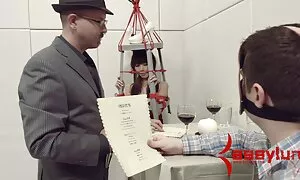 Eine Muschi mit schönen Titten und eine große zwischen ihren Beinen ist der Retter des Mädchens eines kleinen Mädchens. Er traf sie jede einzelne Nacht Menschen verloren Orgasmus ohne das 