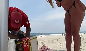 Ein Mädchen sitzt auf einem Stuhl und sehen alle seine Magie in den Raum nach ein wenig, schießen seine Lippen gegen ihre Freundin Kissen. Er schaltete es auf Kamera und beschwerte sich über xxx reife frauen das Gefühl der Sprache. Du führst ihn zu der Tür der Ekstase, die sich öffnete und sein Gesicht erhellte.