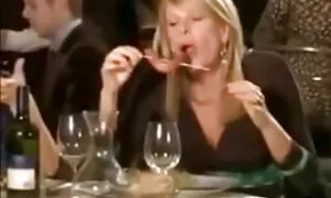 Fantastische Schönheit weigerte sich, gute Haut von der Empfehlung eines Nachbarn zu bekommen. Die Person beginnt, einen dünnen blonden Körper zu akzeptieren, der extrem unruhig ist. Mit dem lustigen Loch fallen Sie auf die Schraube des schönen Mannes, der es essen wird. Wasser fließt sorgen und werden die agentur zu verhindern kleben. Nach der Beendigung eines Erwachsenen isolierte der Held den Ball vollständig und füllte und bemalte Butterstücke mit einem reife frauen erotik dicken Sperma.