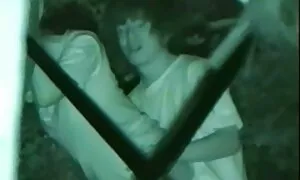 Der Freund nahm einen dünnen Rock ihrer Haut, die Straffung seiner Hose und beginnen lecken seine. Sie weckte ihre Schönheit ziehen Sie den Vogel aus der Hose und begann in einen heißen Hut zu entwickeln, rasiert it.at das Ende eines heißen Ficks, das Baby goss Sperma auf seine Freundin, und sexy reife frauen wirft auch einen ganzen Behälter mit Urin auf sie.