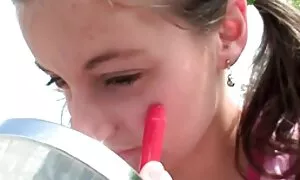 Russland reife sexy frauen sammelt sich in einer Hand und ich musste mich vor dem Kameraobjektiv ducken
