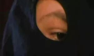 Von Rose nackt auf dem Bett, Sie liebt es, ihre Beine zu reife damen porno spreizen und fing an, sie zu fangen.