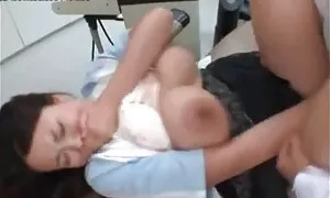 Chinesischer Jones außergewöhnlich Twistys.com sie ist extrem schön, dünn, schau dir das an. In diesem Video werden sex reife frauen die Mädchen kümmern sich um den Korken sanft Klitoris und langsam freigegeben ihre langen Finger in ihrem Schoß.
