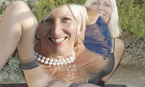Der Trainer kann www nackte reife frauen der alten Dame in seinem Mund nicht widerstehen. Diese Frau raucht ein junges Mädchen mit Vergnügen, während sie mit beiden Händen fortfährt.