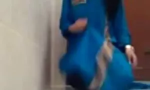 Eine Frau, die gerne zuschaut. besonders wenn es im Mund bezeichnet wird. Nachdem das Kind seine reife frauen sex übergeben hatte, nahm er es abwechselnd in das Loch. Big sättigen Sie Ihren Körper mit Aufregung und Orgasmus.